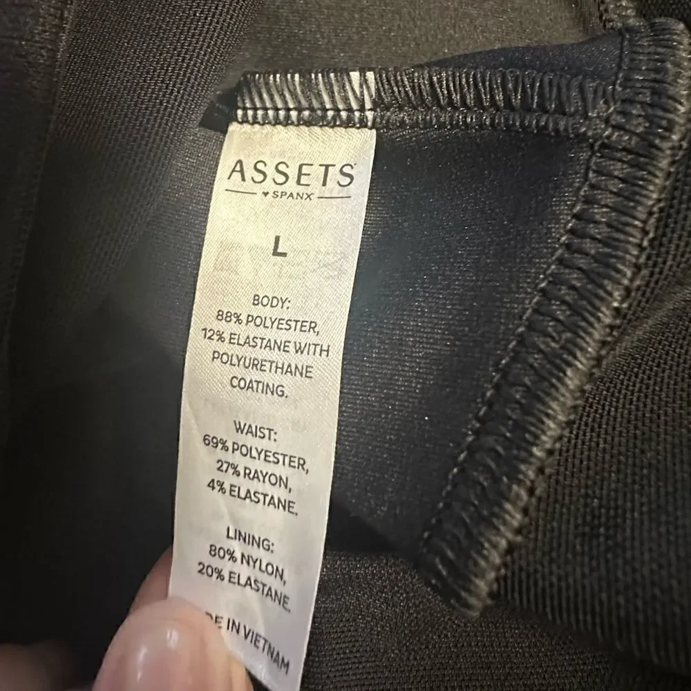 ASSETS by SPANX Women's All Over Faux Leather Leggings NWOT